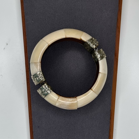 Vintage Mid-Century Bone & Wood Bangle, Hinge Pin Clasp, Tribal Style - Picture 4 of 8